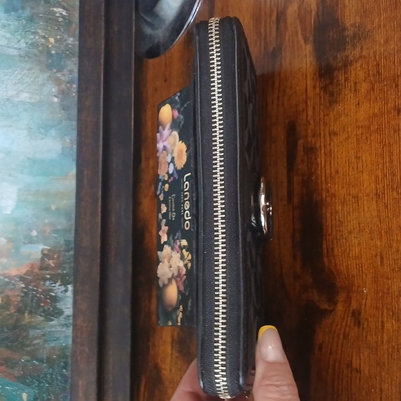 Classic Signature C Jaqard Fabric W/ Buckled Accent Zippered Cardholder Wallet - Picture 7 of 16